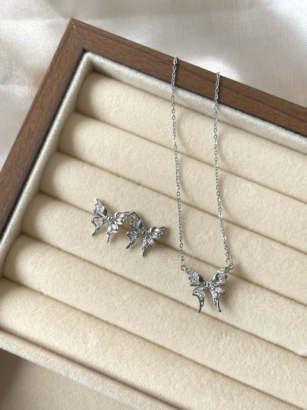 Conjunto Borboleta com Zircônias Prata